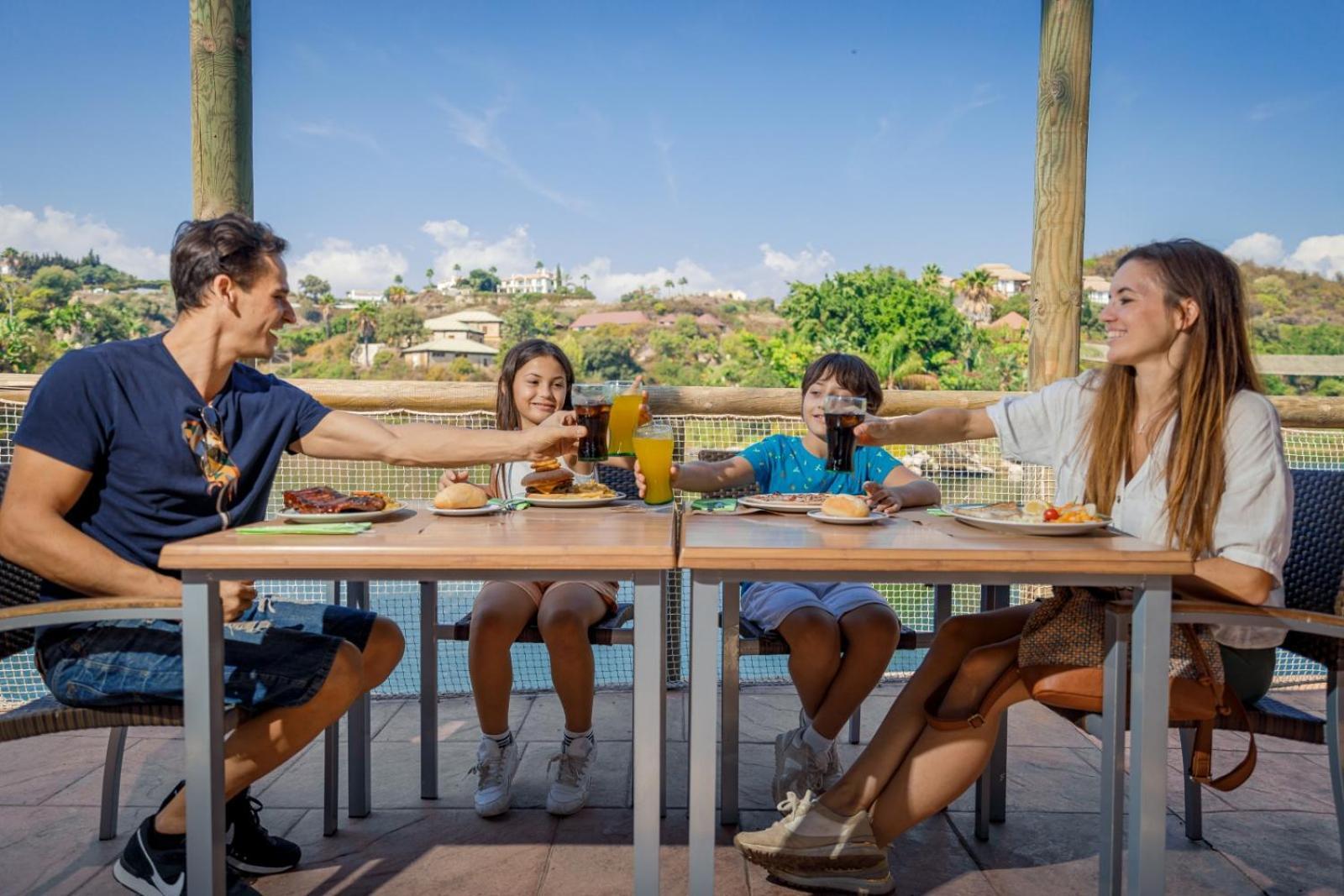 Hotel Selwo Lodge - Animal Park Tickets Included Estepona Exterior photo